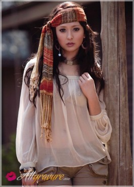 Leah Dizon from ALLGRAVURE Leah Dizon from ALLGRAVURE