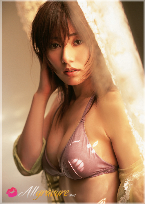Momoko Tani - `New Neighbor` - for ALLGRAVURE Momoko Tani - `New Neighbor` - for ALLGRAVURE