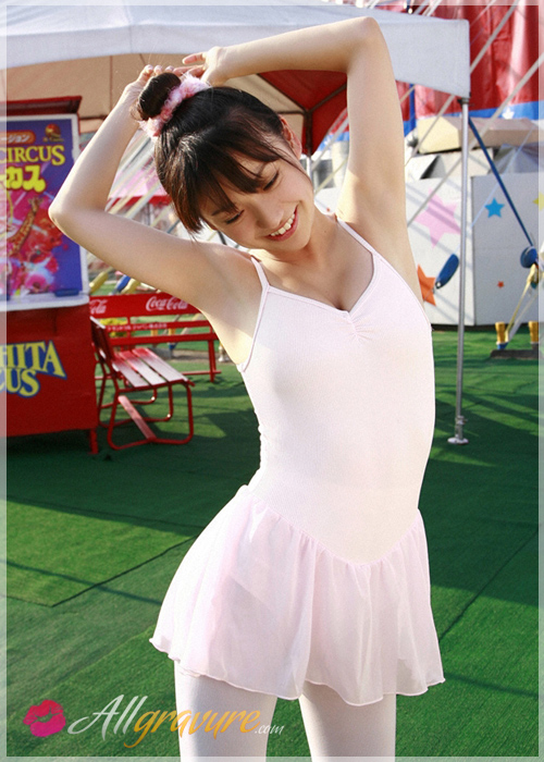 Yuko Oshima - `Star of the Show` - for ALLGRAVURE Yuko Oshima - `Star of the Show` - for ALLGRAVURE
