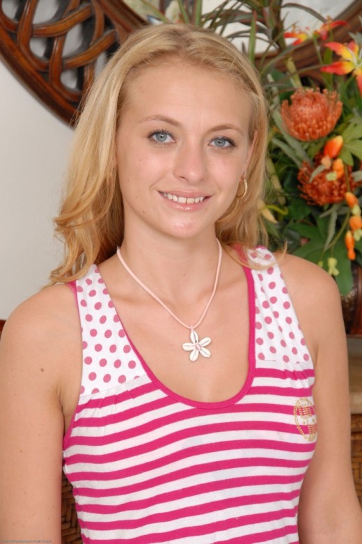 Natasha - `amateur` - for ATKPETITES Natasha - `amateur` - for ATKPETITES