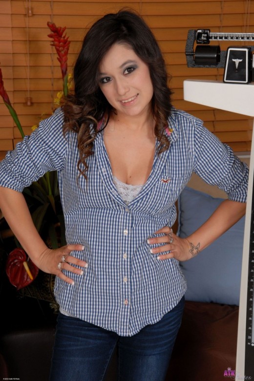 Linda Lay in weigh in gallery from ATKPETITES Linda Lay in weigh in gallery from ATKPETITES