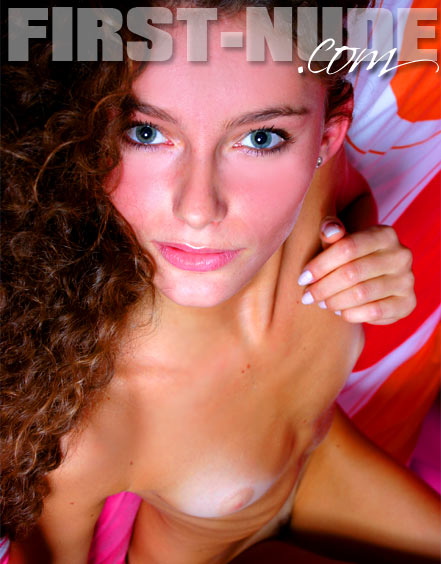 `Naked Beauty Big Eyes` - for FIRST-NUDE `Naked Beauty Big Eyes` - for FIRST-NUDE