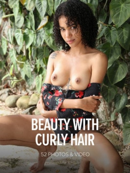 Abril from WATCH4BEAUTY Abril from WATCH4BEAUTY